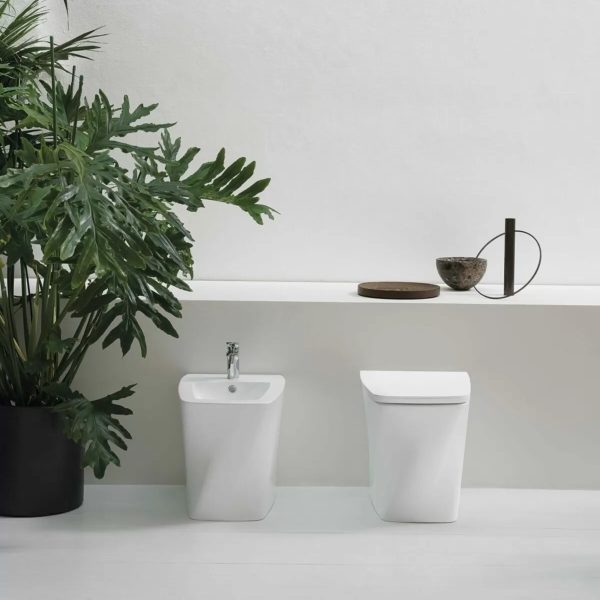 Azzurra Bidet e Vaso WC a terra filomuro con sedile coprivaso softclose Hera Sanitari Bagno